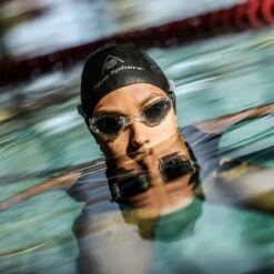 AQUASPHERE Kaiman Zwembril - Smoke Getint - Transparent/Transparent 10 AQUASPHERE Kaiman Zwembril - Smoke Getint - Transparent/Transparent -Aqua Verkoop aquasphere kaiman swim goggles smoke tinted 3 1 1438084