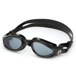 AQUASPHERE Kaiman Zwembril - Smoke Getint - Zwart/Zwart 9 AQUASPHERE Kaiman Zwembril - Smoke Getint - Zwart/Zwart -Aqua Verkoop aquasphere kaiman swim goggles smoke tinted black black 1 1438047