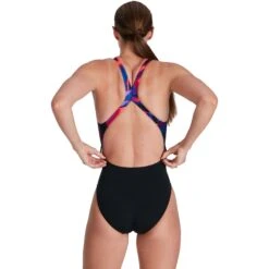 Speedo Placement Digital Powerback Badpak - Black/phoenix Red/blue Flame/ultraviolet -Aqua Verkoop speedo placement digital powerback bathing suit black phoenix red blue flame ultraviolet 9 1302839