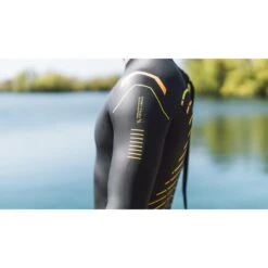 Zone3 Aspect Thermal Schoolslag Wetsuit - Zwart/Oranje/Geel -Aqua Verkoop zone3 mens aspect thermal breaststroke wetsuit black orange yellow 4 1074226