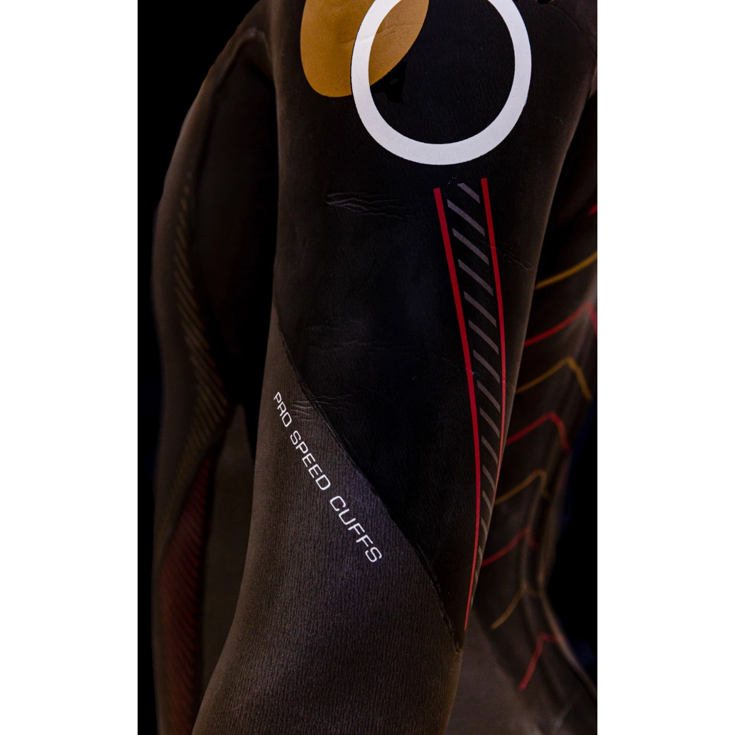 Zone3 Women's Aspire Thermal Wetsuit - Black/grey/gold/red 11 Zone3 Women's Aspire Thermal Wetsuit - Black/grey/gold/red - Afbeelding 9